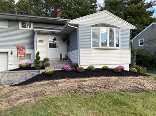 14 Sherwood Dr, Nanuet, NY 10954