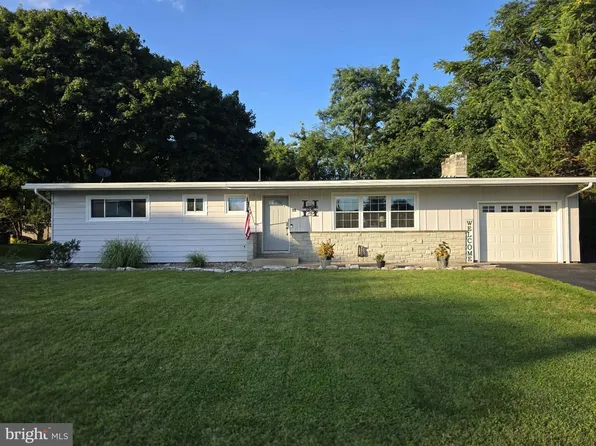 32 El Ray St, Allensville, PA 17002
