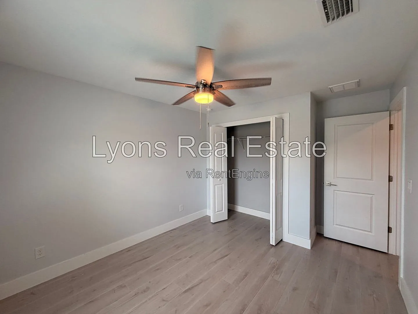 3 bed, 2.0 bath, 1421 sqft, $2,400 — Photo 4
