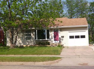 2704 S Summit Ave, Sioux Falls, SD 57105
