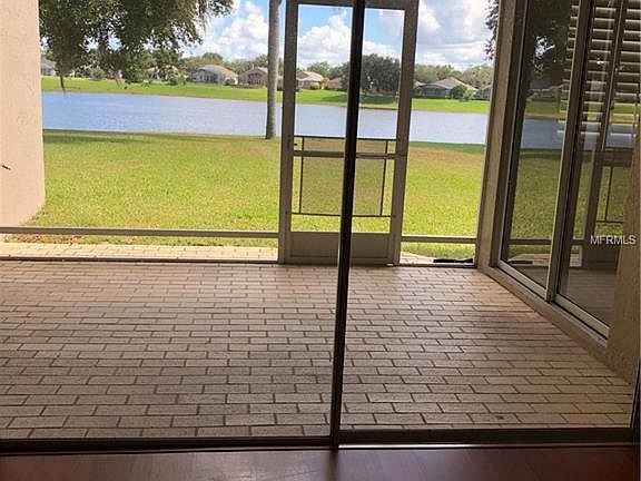 5th image of 853 Lakeworth Cir