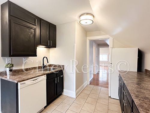 5th image of 3942 Hazel Ave #3