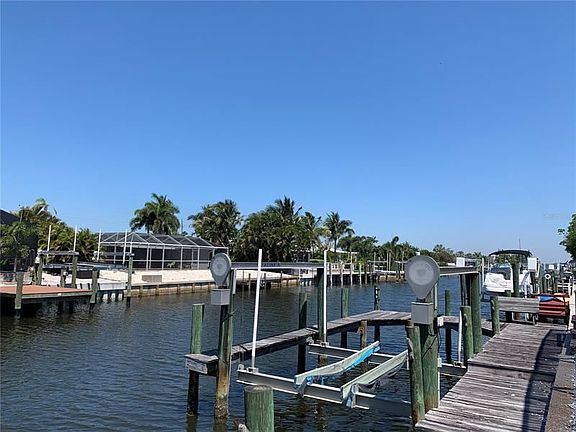 4th image of 4012 Royal Palm Dr