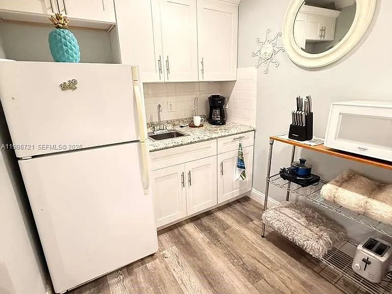 57 NE 24th St #COTTAGE — Photo 6