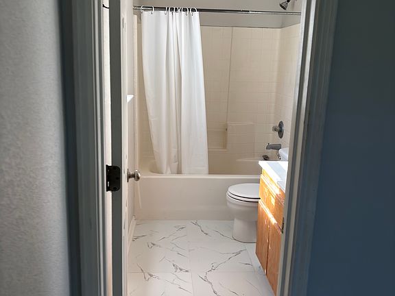 5th image of 1103 Travis Cir
