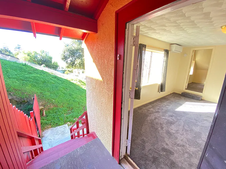 1628 1/2 Morton Ave — Photo 21