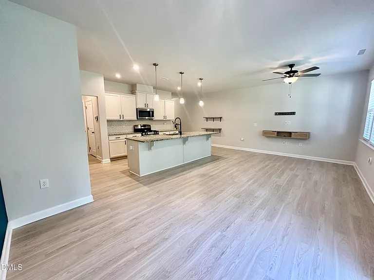 124 Orvis Dr — Photo 10