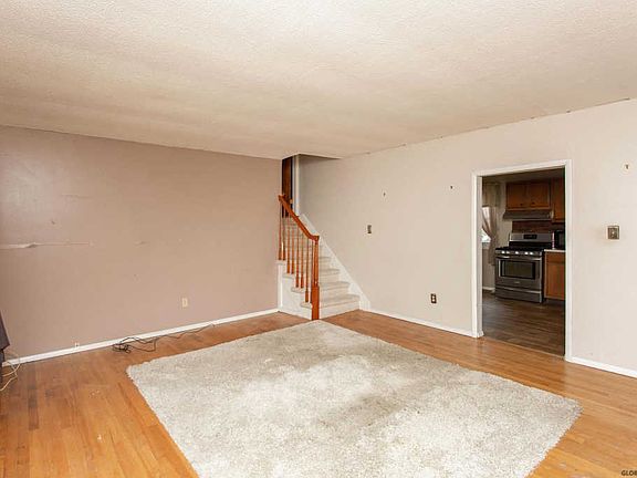 4th image of 63 Quevic Dr