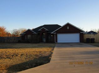 6 NW Stonebrook Dr, Lawton, OK 73505