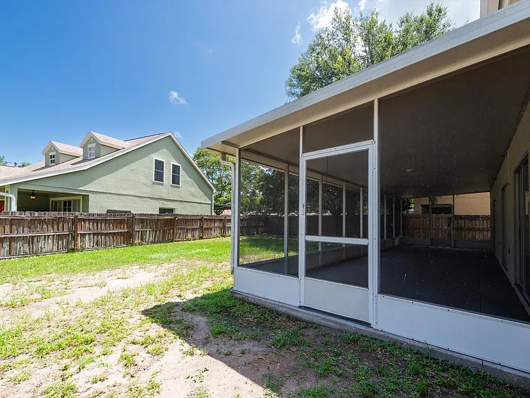 10825 Newbridge Dr — Photo 38