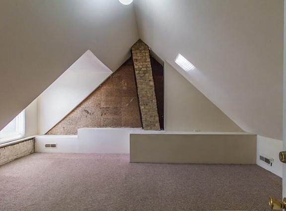 4th image of 1939 N Kenmore Ave APT 2R