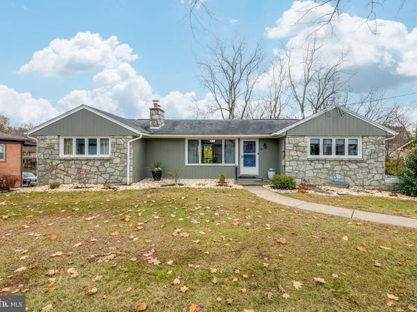 39 Oak Ln, Stevens, PA 17578