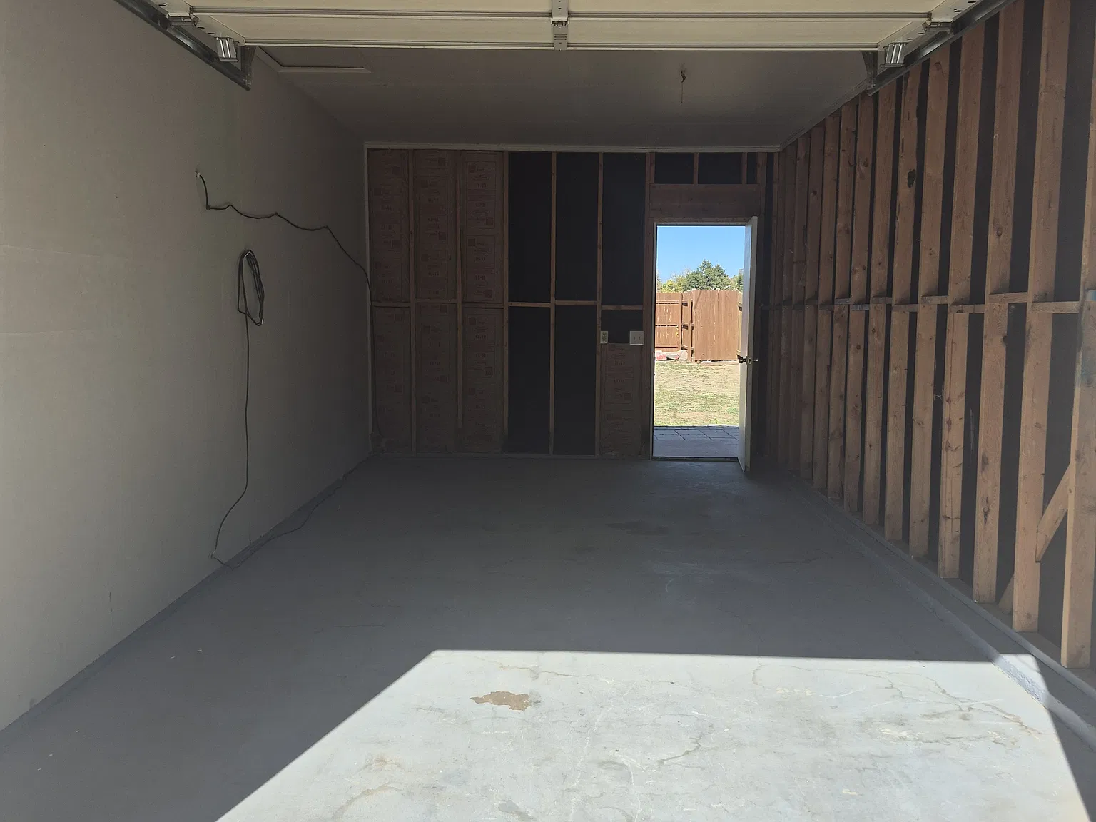 3 bed, 1632 sqft, $1,995 — Photo 2