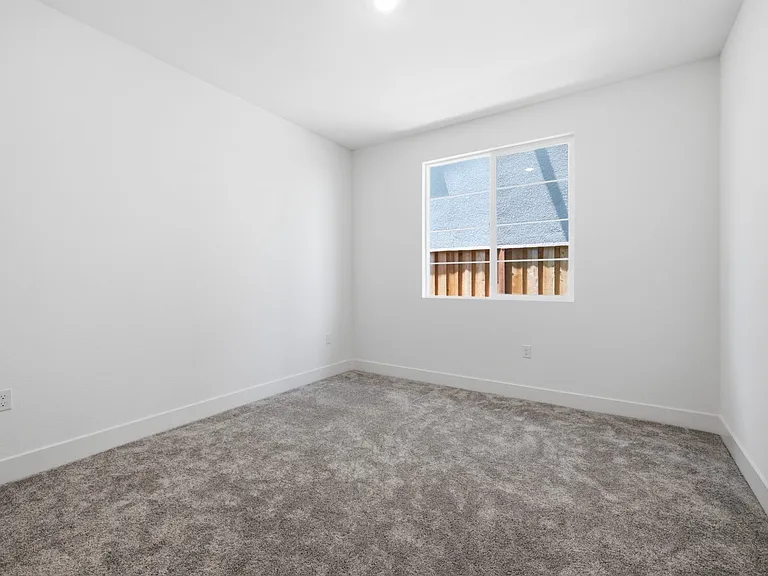 2681 Dashwood St — Photo 23