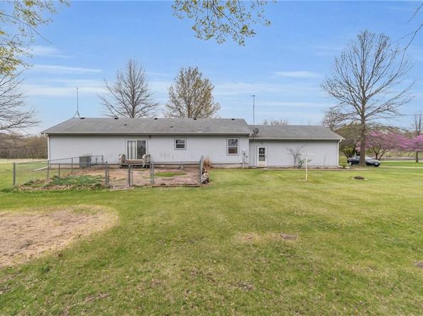 106 Trinity Ln, Hamilton, MO 64644