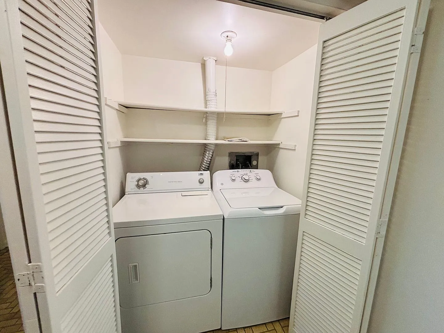 3 Bedroom 2.5 Bath Townhouse — Photo 3