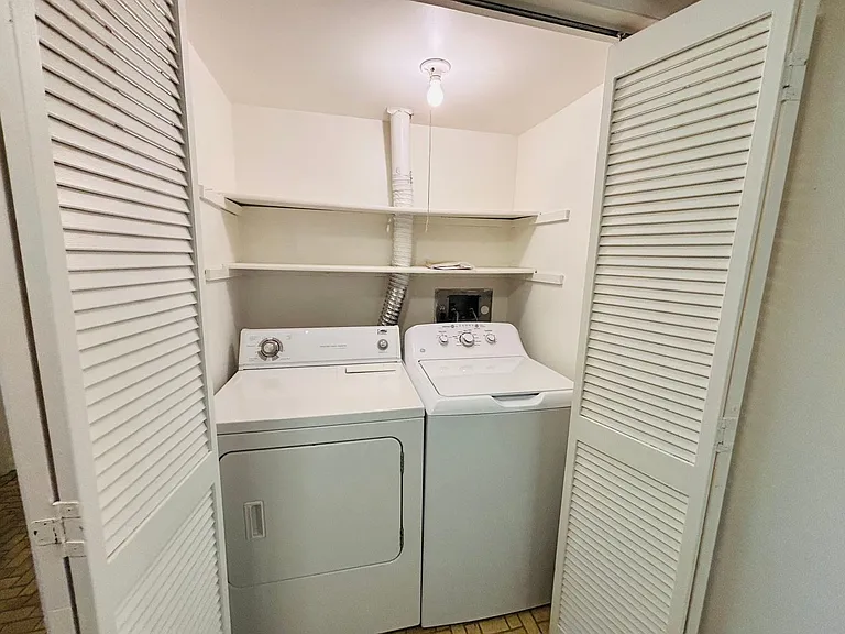 328 Shenandoah Cir — Photo 3