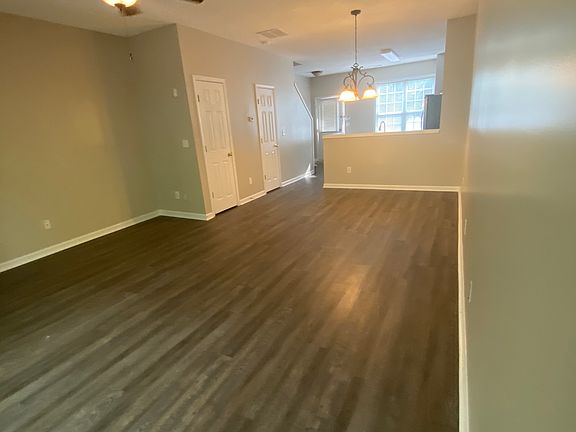 3rd image of 228 Buckland Dr