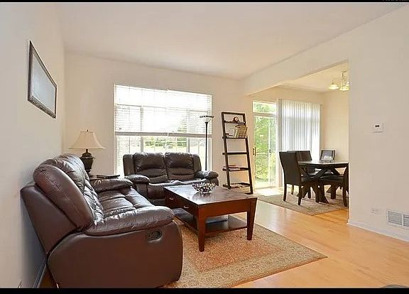 3rd image of 421 Coventry Cir