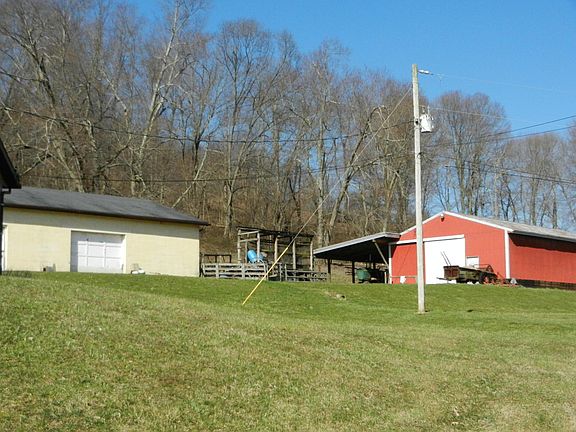 3rd image of 8443 Graceland Lane Rd