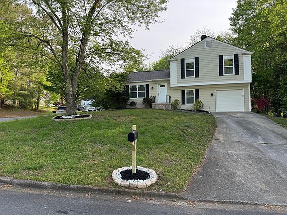 3rd image of 109 Birch Rill Dr