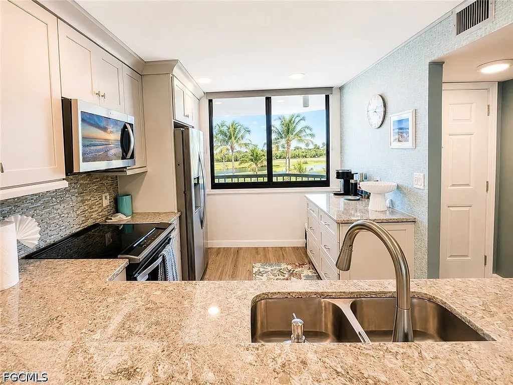 2 bed, 2.0 bath, 1024 sqft, $3,000 — Photo 4
