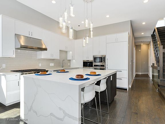4th image of 1448 W Erie St #3