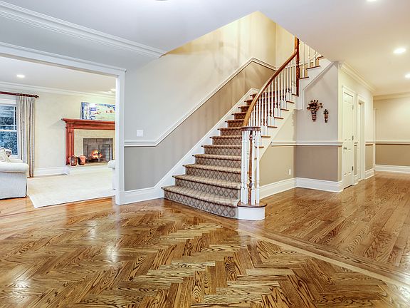 3rd image of 8 Stonewall Ln