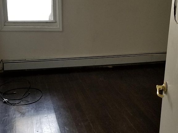 5th image of 630 Bramhall Ave #1