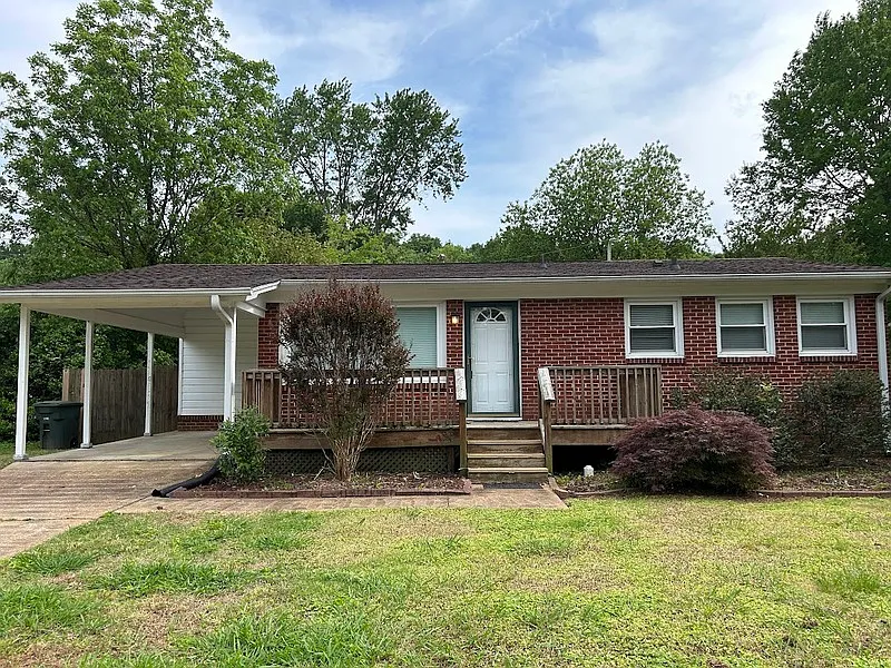 3 bed, 1.5 bath, 1082 sqft, $1,375 — Photo 1
