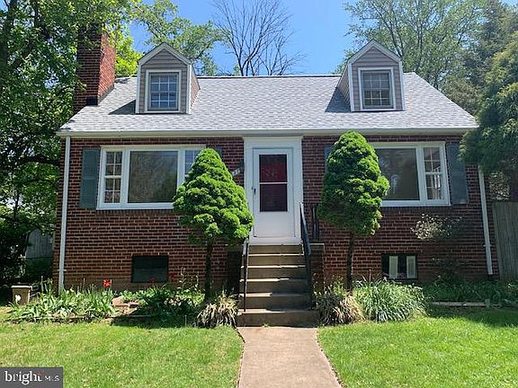 3rd image of 9531 Ewing Dr