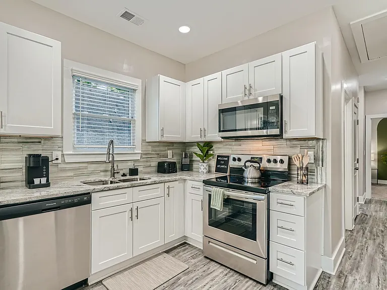 1045 Coleman St SW — Photo 13