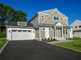 2 Julia Ct, Middletown, RI 02842