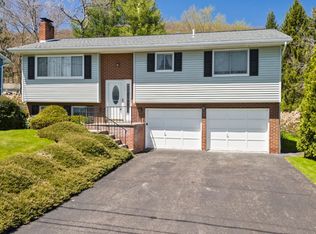 910 Jeanette Rd, Endicott, NY 13760