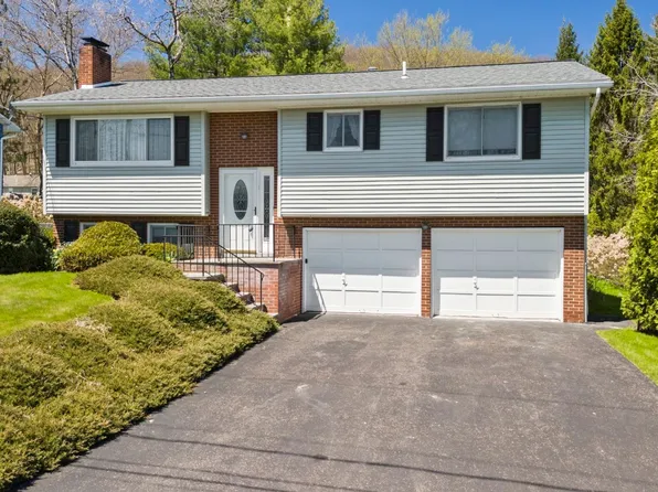 910 Jeanette Rd, Endicott, NY 13760