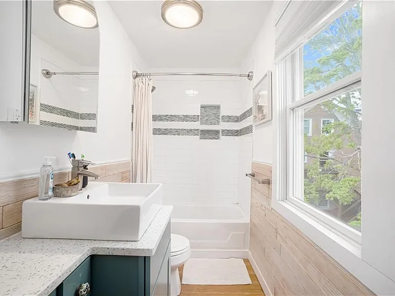 23 Holland St #2 — Photo 8