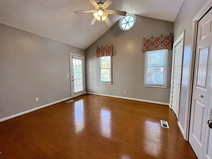 102 Ashley Ct — Photo 11