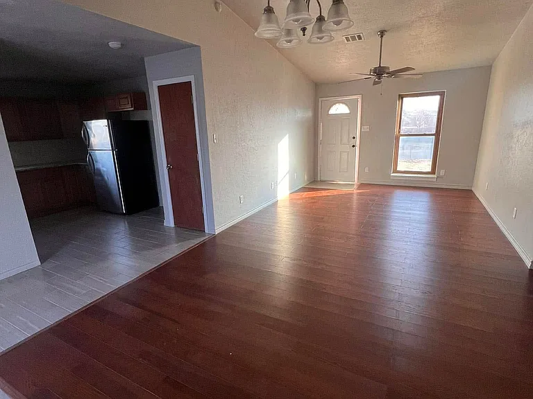 3424 NE Pioneer Blvd — Photo 9