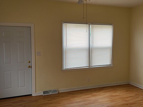 3rd image of 669 Montrose St