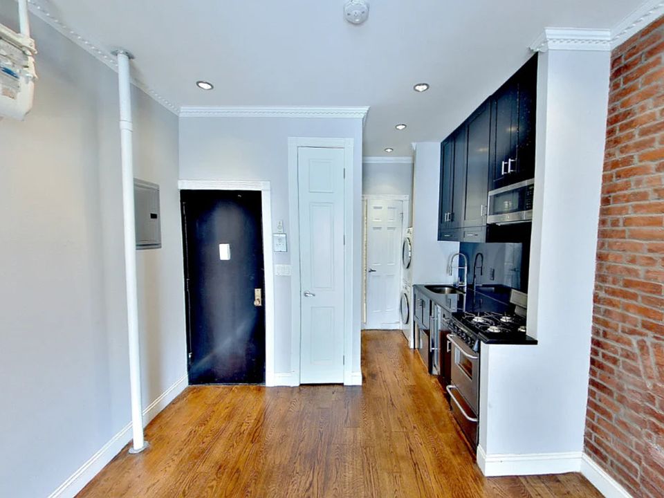 2nd image of 219 E 28th St APT 2C