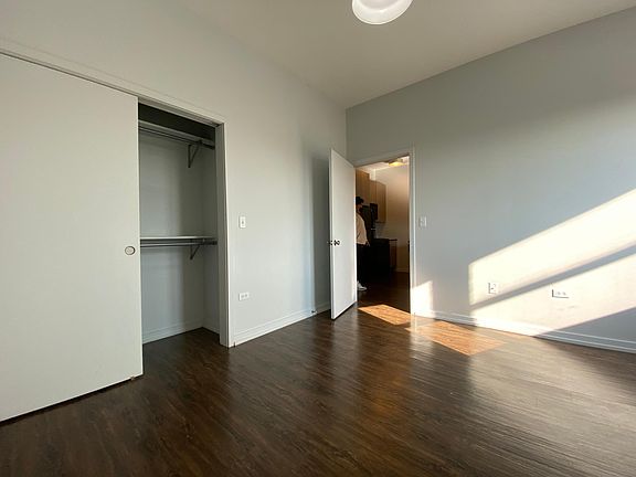 3rd image of 2502 N Clybourn Ave #205