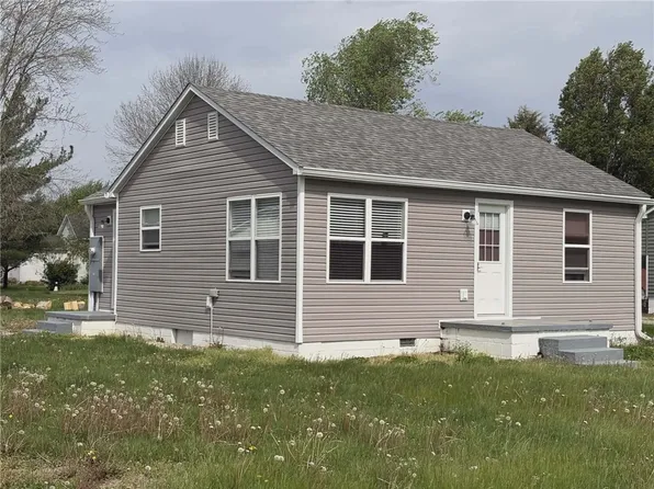 103 N Washington St, Sainte Marie, IL 62459