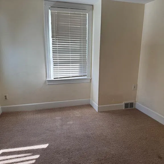 446 W Broad St — Photo 10