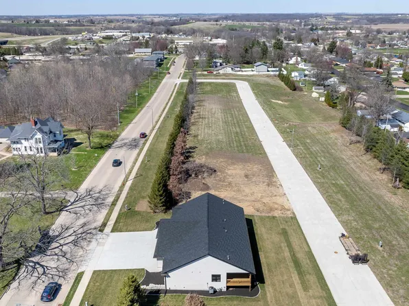 401-435 Forrest Dr, Maquoketa, IA 52060