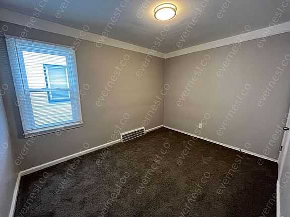 3rd image of 1068 White Ave