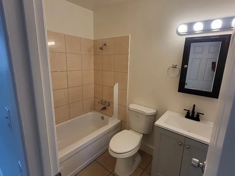 741 N Lincoln St #1 — Photo 6