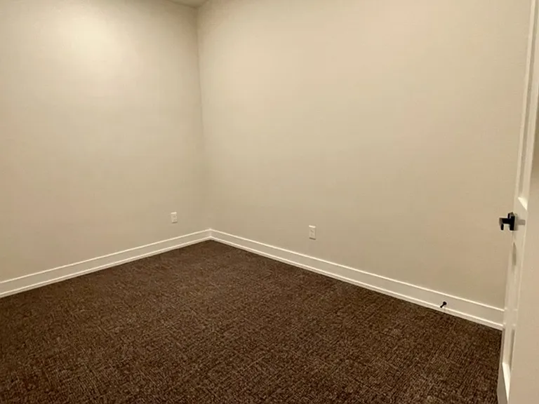 Beautiful Studio and One Bedrooms West Grand Neighborhood — Photo 20