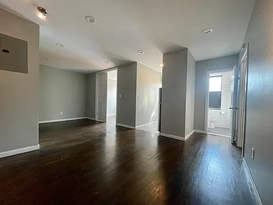 Rented by Bruma Realty LLC | media 8