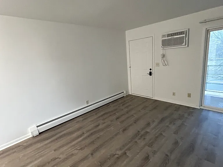 1002 Main St #1 — Photo 3