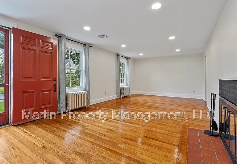 14 Gleason Rd — Photo 2